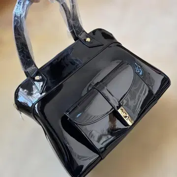 안나마리 에나멜 블랙 핸드백 미사용품