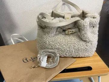 DIANA 베이지 숄더백