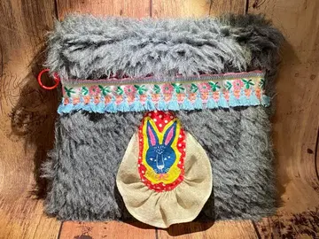 자랑하고 싶어지는 플랫 파우치