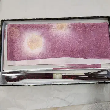 보라색과 핑크색 꽃무늬 오비