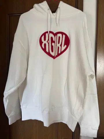XGIRL 하트 로고 후드 부착 후드티