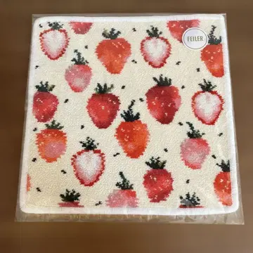 [ 미사용 새상품 ] 페이퍼 스트로베리 도트 손수건 아이보리