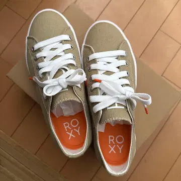ROXY 베이지 스니커즈