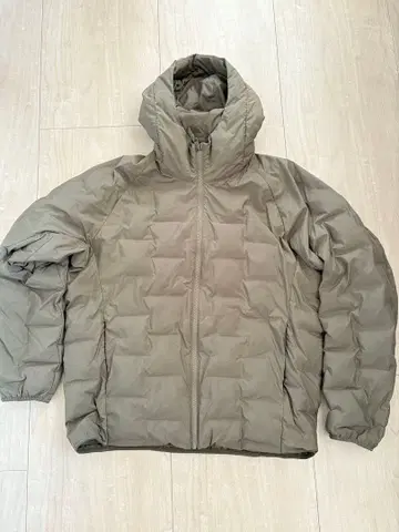 UNIQLO 퍼프 테크 후드티 올리브 그린 다운 자켓 후드 부착