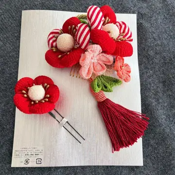 레트로한 분위기에 단아한 츠마미자이쿠 머리 장식. 성인식에.