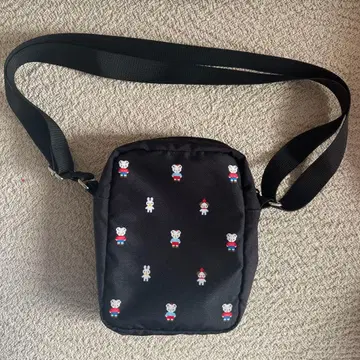 새상품급 파밀리아 파미짱 픽셀 아트 숄더백