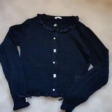 axesfemmePOETIQUE 프릴 장식 블랙 니트 가디건