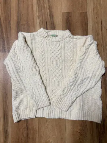 킬킬 화이트 니트