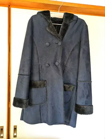 네이비 무스탕 코트 후드 부착