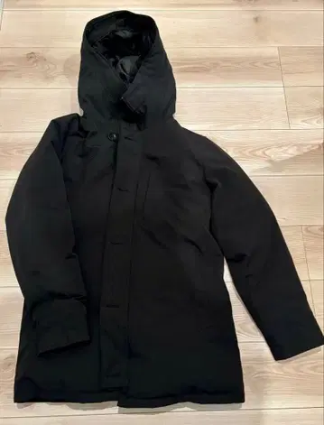 GU 블랙 다운 자켓