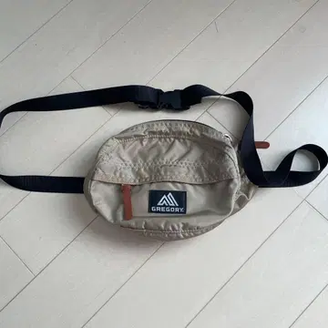 GREGORY 바디백 베이지