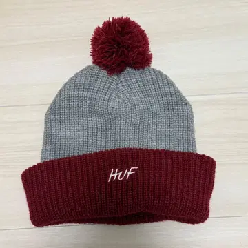 HUF 폼폼 포함 니트 모자