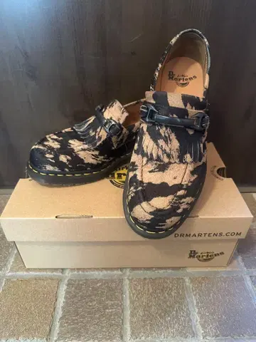 닥터마틴 에이드리언 스너플 로퍼 카우 UK7