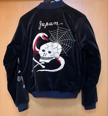 테일러 토요 스컬과 뱀 자수 벨벳 스카잔 리버서블 M