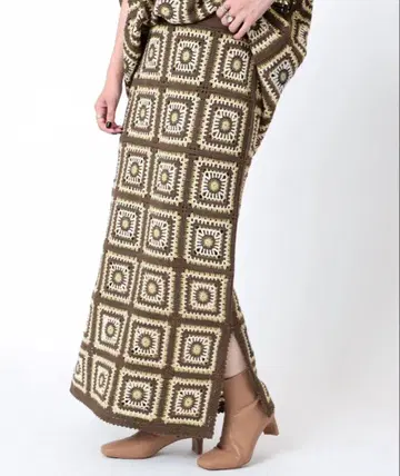 크로셰 모티브 스커트 브라운