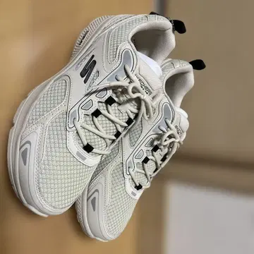 [ 11/30 한정판 ] SKECHERS 컨스턴트 스니커즈