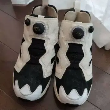 리복 펌프 퓨리 화이트/블랙