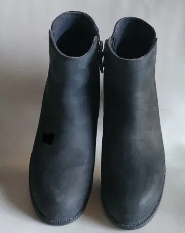 Clarks 블랙 가죽 앵클부츠