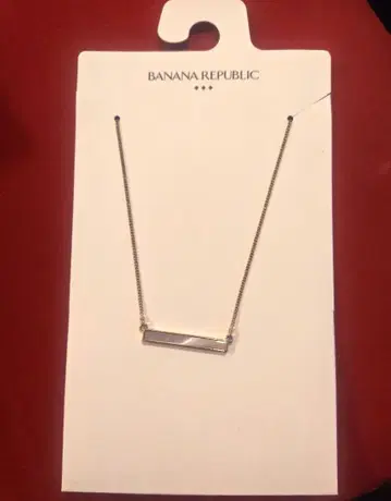 BANANA REPUBLIC 기시군 착용 모델 목걸이