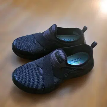 SKECHERS 메모리폼 슬립온 블랙 23