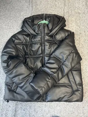 [ 미사용 ] ZARA 후드 부착 다운 자켓