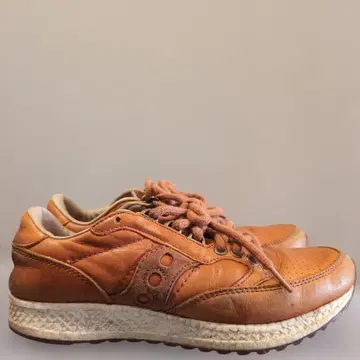 [ Saucony ] FREEDOM RUNNER DX 가죽 스니커즈