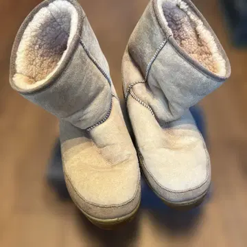 베이지 어그 부츠 미네통카 MINNETONKA