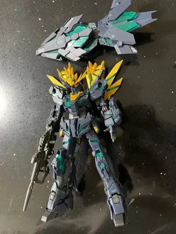 건담 프라모델 rg 유니콘 밴시 노른 밴시 각성 컬러