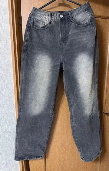 브라운 데미지 가공 스트레이트 데님 팬츠 배기 데님