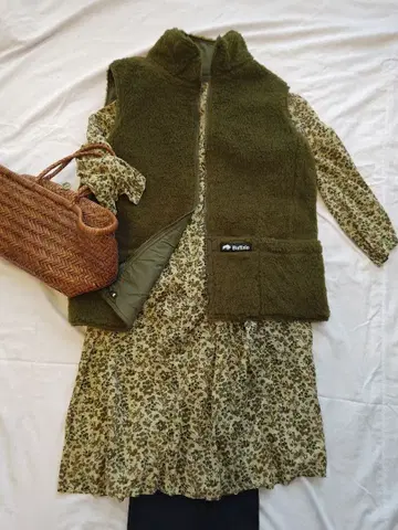 프레임워크 꽃무늬 무릎 기장 원피스