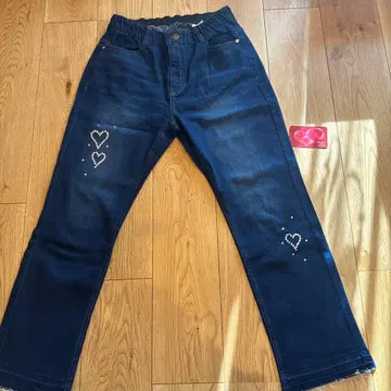 하트 장식 다크 블루 스트레이트 데님