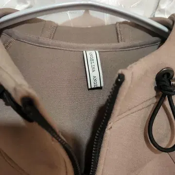 ANGELINA ANGE 후드 부착 베이지 점퍼