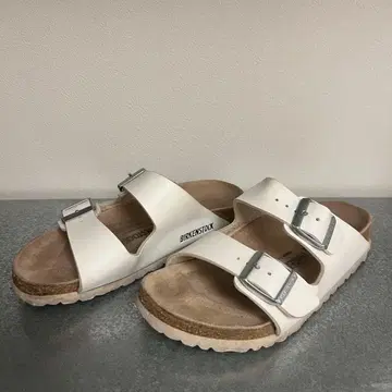 [ 23cm ] BIRKENSTOCK 화이트 샌들