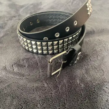 스터드 장식 블랙 벨트