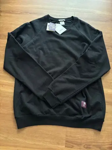 UNIVERSAL PRODUCTS 유니버설 프로덕트 콜라보 맨투맨