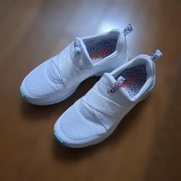 Skechers 화이트 경량 스니커즈 22.5