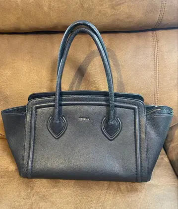 FURLA 블랙 가죽 토트백 칼리지 훌라