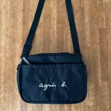 agnis b. 블랙 한 번 몇 시간만 사용한 제품입니다.