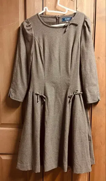 엠즈 그레이시 최근 현행 택 하운드투스 리본 원피스