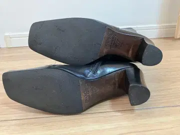 블랙 스퀘어토 중간 굽 부츠