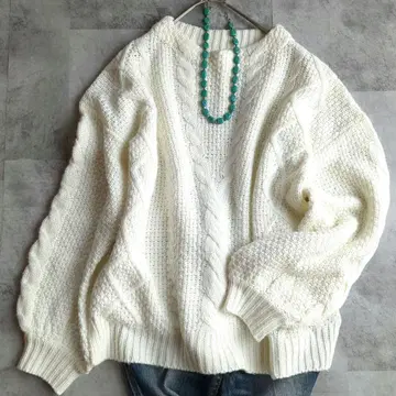 새상품급 로페피크닉 볼륨 소매 케이블 니트 화이트 루즈핏 풀오버