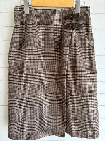 체크 무늬 타이트 스커트 더블 버클 포함