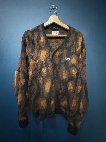 폭스 컬렉션 레오파드 무늬 가디건 니트