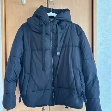 ZARA 블랙 다운 자켓 XS