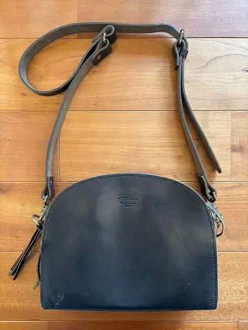 TIDEWAY 타이드웨이 가죽 숄더백