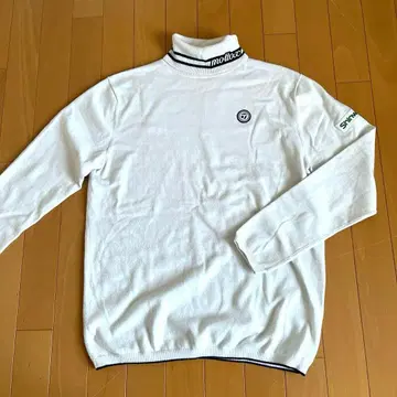 테일러메이드 하이넥 스웨터 화이트 스트라이프