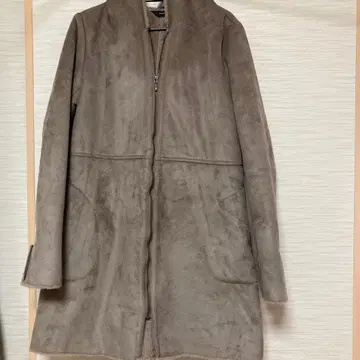 후드 부착 브라운 무스탕 코트