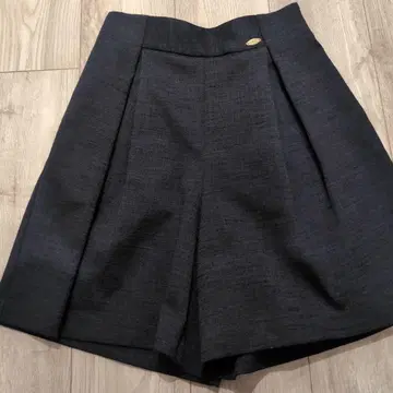 노리즈의 네이비 숏팬츠