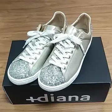 +diana 스니커즈 23.5cm