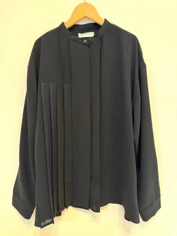 [ 새상품 미사용 ] antiqua 플리츠 디자인 셔츠